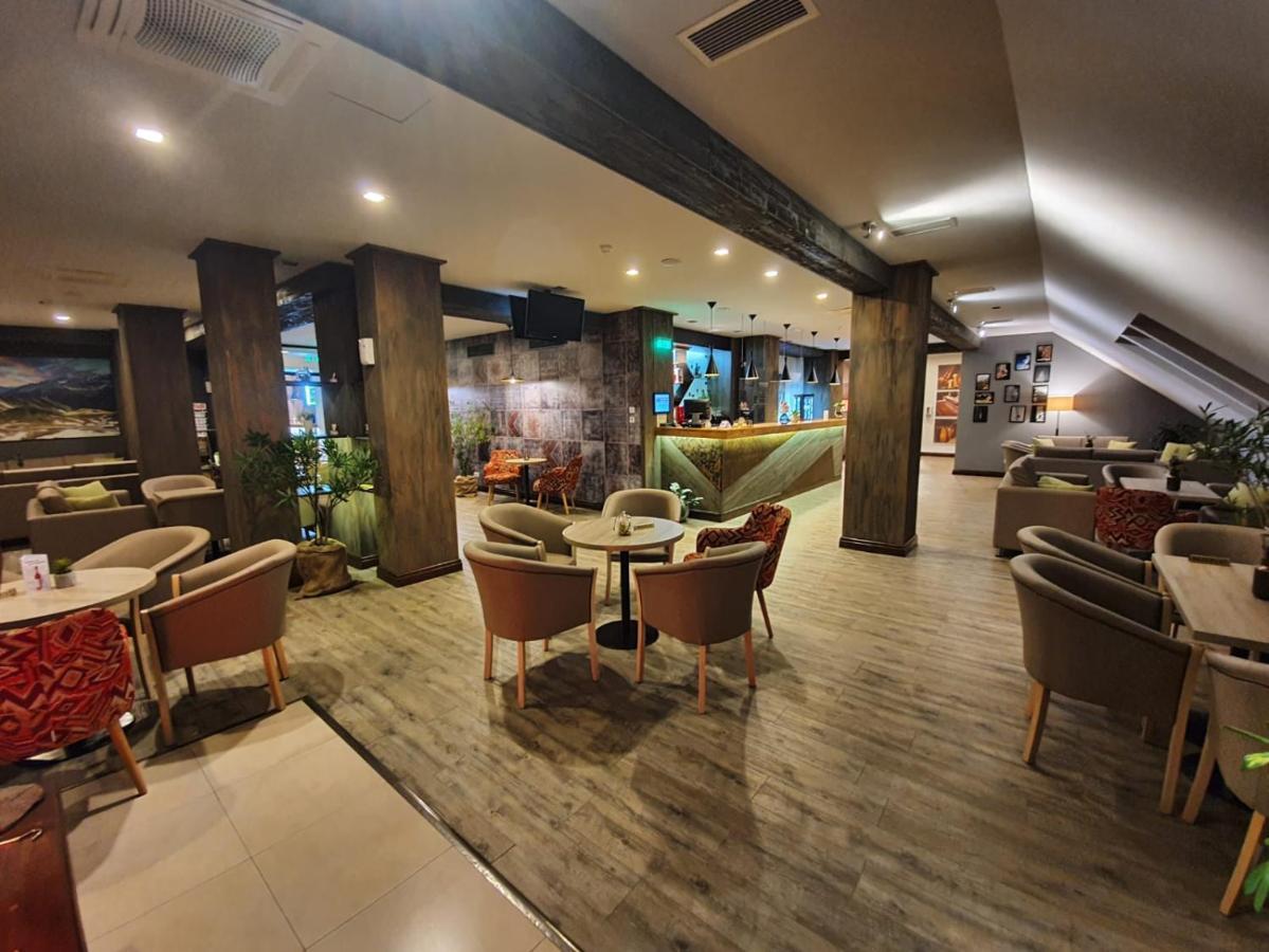 Hotel Escalade 포이아나브라소프 외부 사진